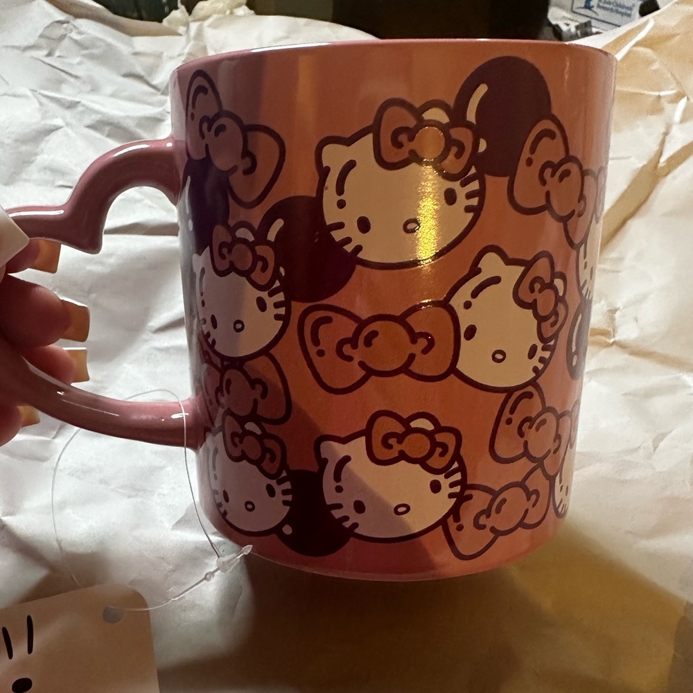 Hello kitty heart shape handle mug